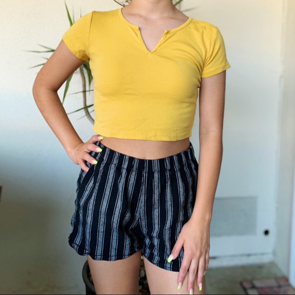 BRANDY MELVILLE YELLOW CROP TOP